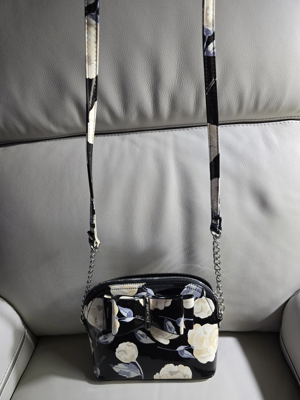 Floral EUC Patent Crossbody Bag in Black and Cream w/ A Bow 9x8x3.75